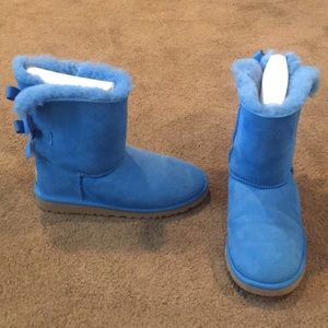 Barely worn cobalt blue short bow ugg’s